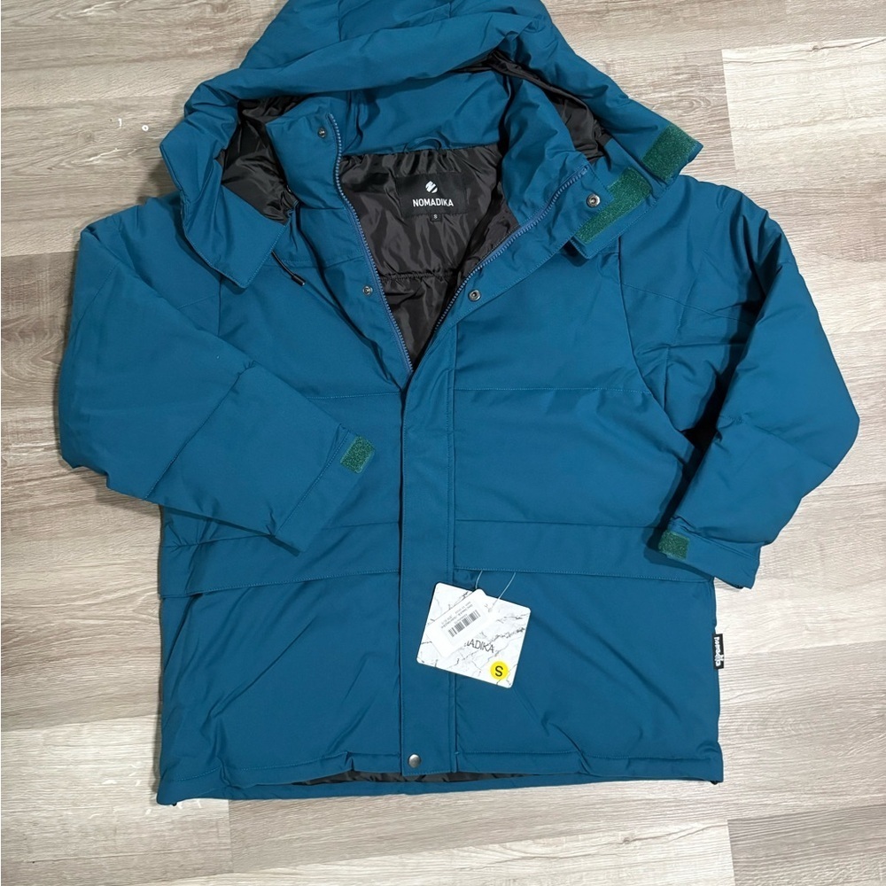 Nomadika Women’s Hooded Winter Coat Size small. NWT